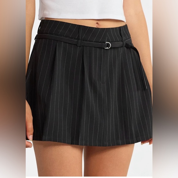 🌸2 for $25🌸 NWT Elegant Black Pinstripe Mini Skirt - Picture 4 of 6